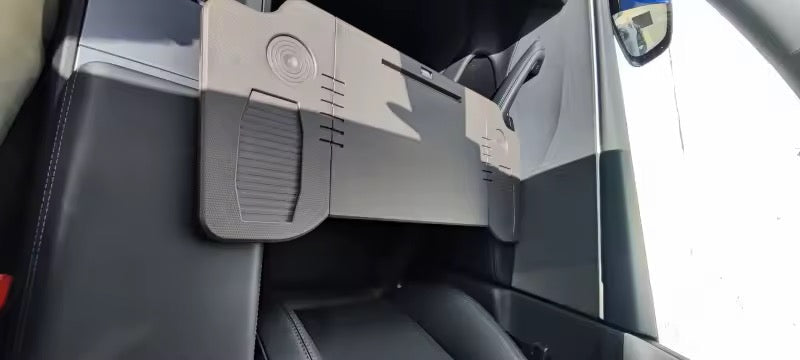Tesla Model Y Bord