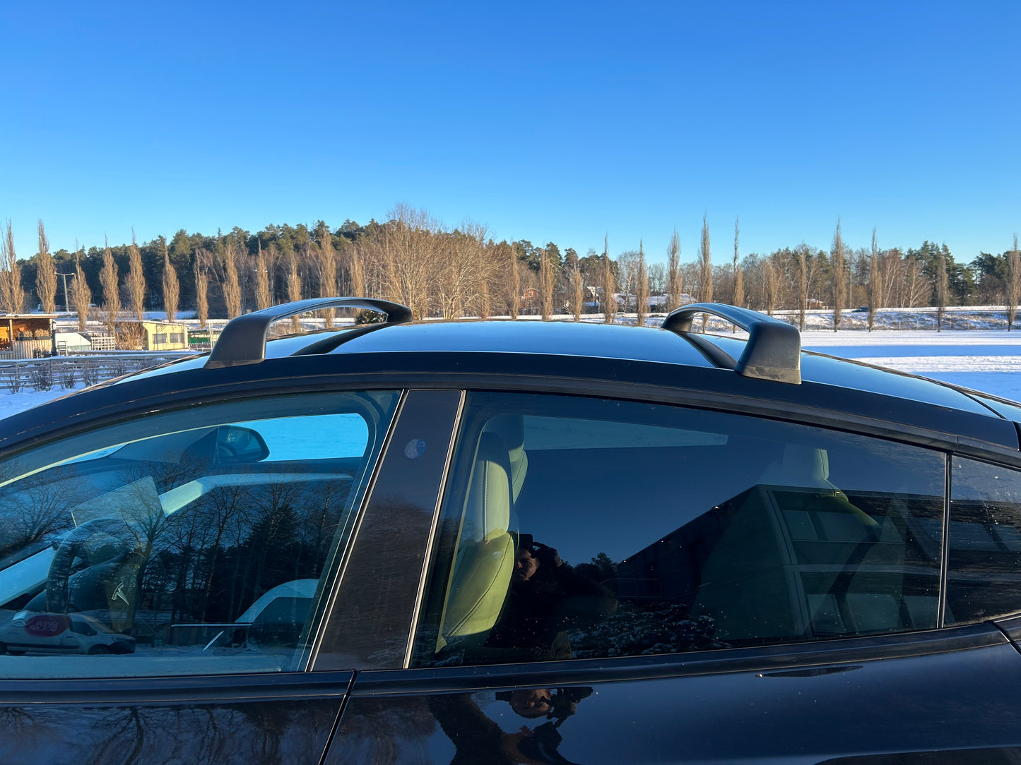Tesla Model Y Takräcken låsbara
