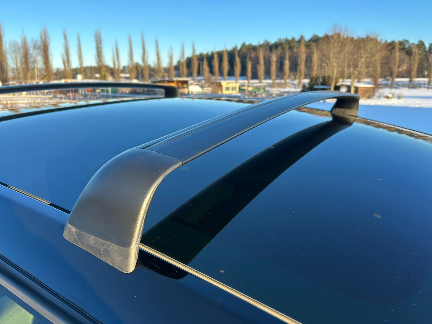 Tesla Model Y Takräcken låsbara