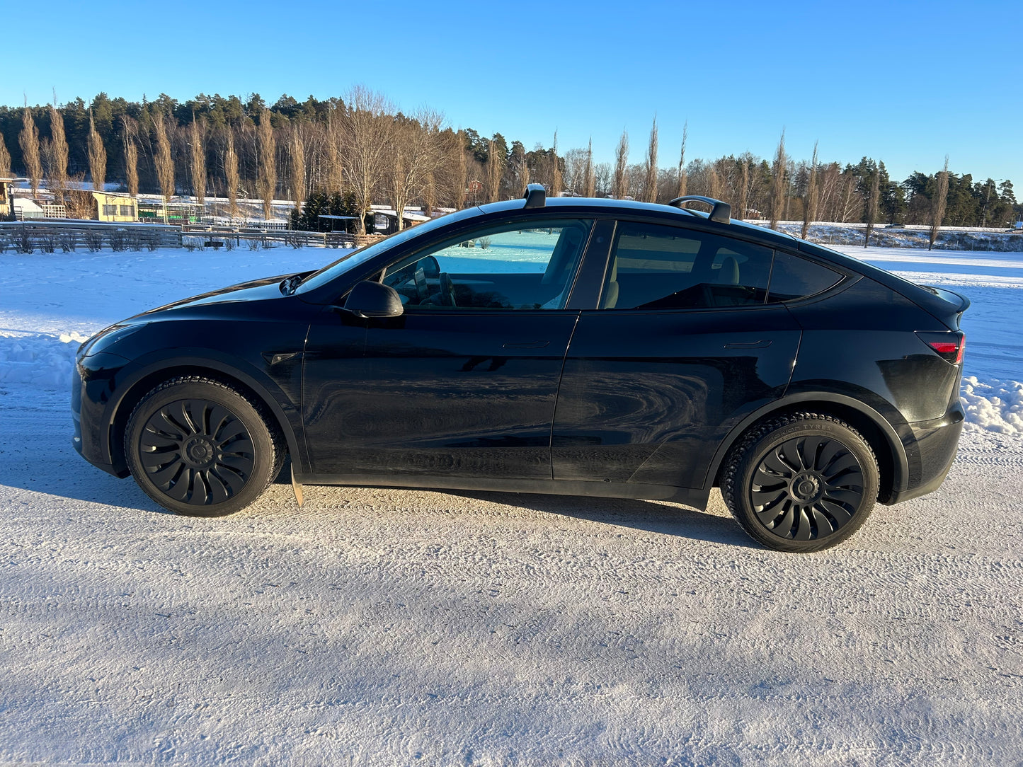 Tesla Model Y Takräcken låsbara