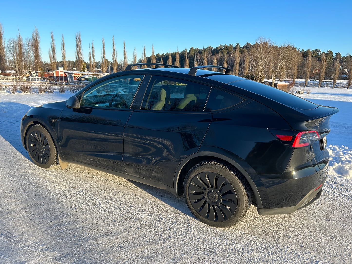Tesla Model Y Takräcken låsbara
