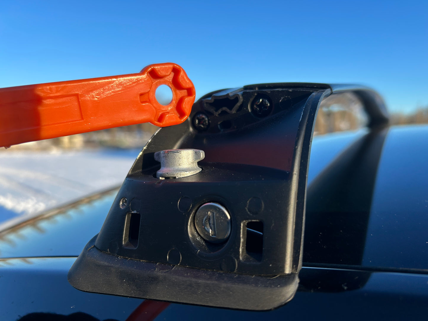 Tesla Model Y Takräcken låsbara