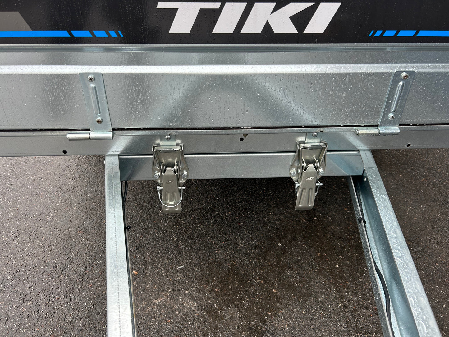 Tiki CS-265R Trailers