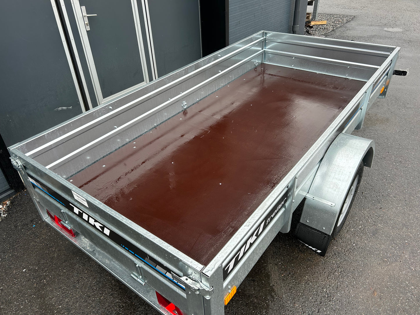 Tiki CS-265R Trailers