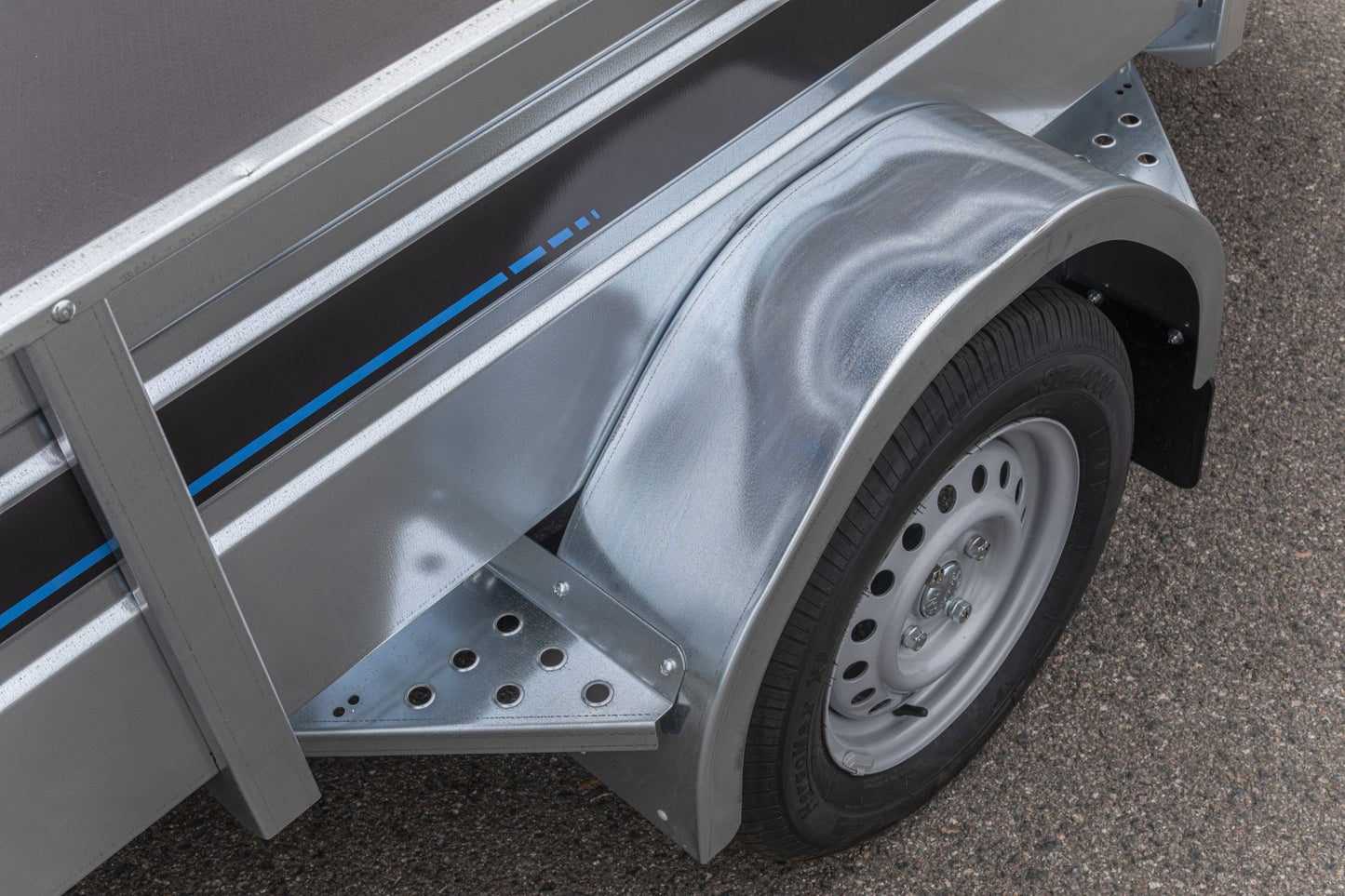 Tiki CS-300LH Trailers